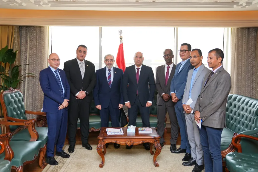 وزارة العمل والتأمين الصحي الشامل تبحثان توسيع حماية العمالة غير المنتظمة