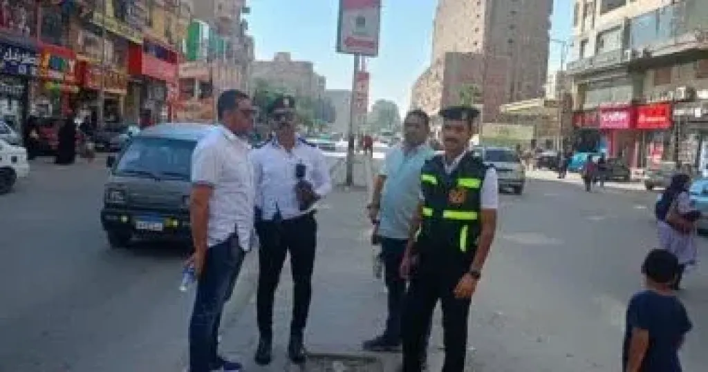 حملة مكبرة لضبط مخالفات المواقف العشوائية والتحميل بالأجر بالهرم