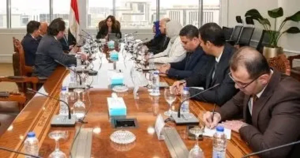 وزيرة الإسكان تستعرض مقترحات تحالف عالمى لإدارة حى المال بالعاصمة الجديدة