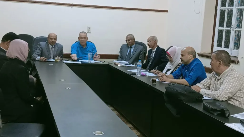 وكيل وزارة التعليم بأسيوط يترأس لجنة اختيار القيادات الوسطى لشغل وظائف القيادات