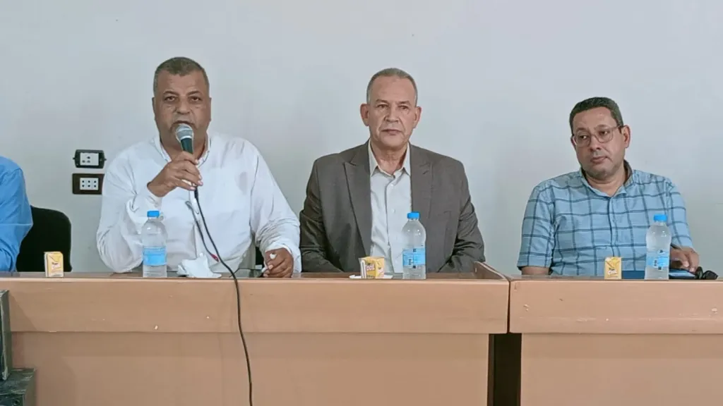 وكيل وزارة التعليم بأسيوط يعقد اجتماعا مع قيادات ومديرى المدارس بإدارة ساحل سليم