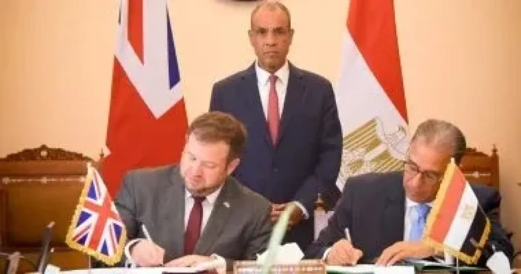 وزير الخارجية يستقبل وزير الدولة البريطانى للشرق الأوسط