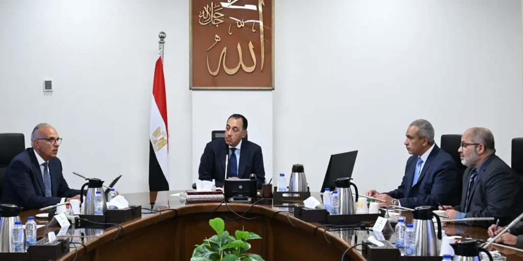 رئيس الوزراء يتابع جهود الدولة لحماية الشواطئ ومخطط استعادة شواطئ الإسكندرية