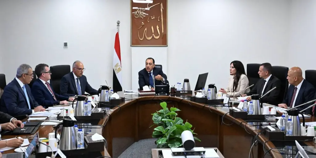 رئيس الوزراء يتابع الموقف التنفيذي لمشروعات مياه الشرب والصرف الصحي بمحافظة أسوان