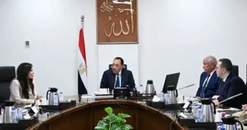 رئيس الوزراء يتابع الموقف التنفيذى لتطوير وتنمية منطقة الساحل الشمالى الغربى