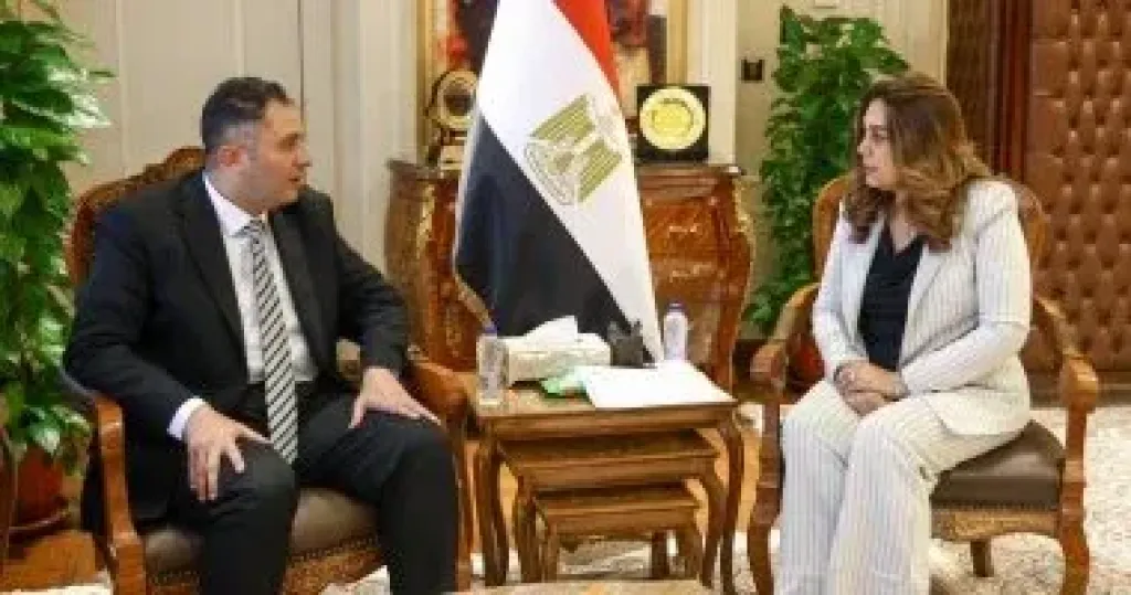 وزيرة التنمية المحلية تتابع مع محافظ دمياط مشروعات الخطة الاستثمارية