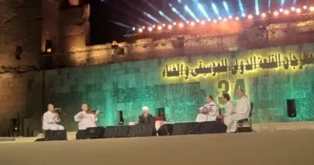 ياسين التهامي يشعل أجواء مهرجان القلعة بوصلة من الابتهالات والمدائح