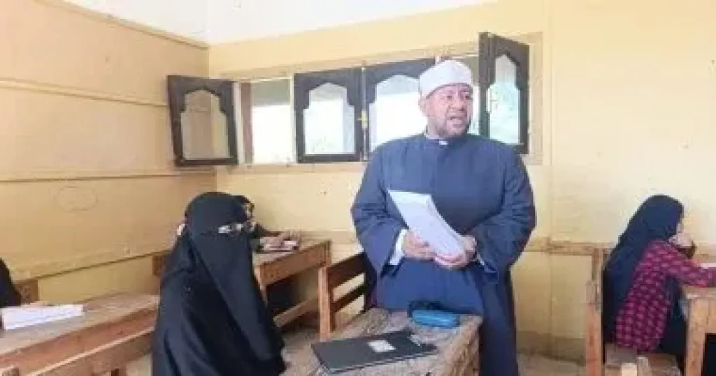 طلاب الدور الثانى للثانوية الأزهرية يؤدون اليوم امتحانى الكيمياء والإحصاء