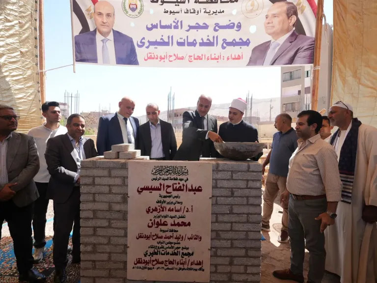 بدعم من ”إعمار مصر للتنمية” و”مصر الخير”.. محافظ أسيوط يتفقد منازل الأسر الأولى