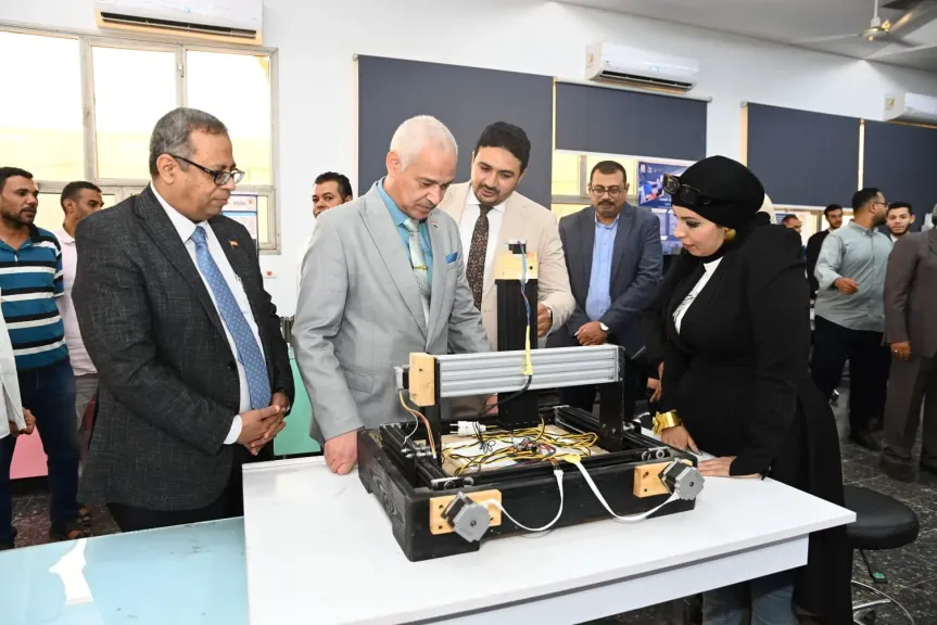 رئيس جامعة أسيوط يفتتح معرض مشروعات تخرج كلية الهندسة للعام الجامعي 2025/2026
