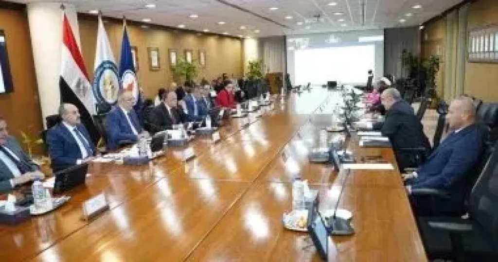 رئيس هيئة البترول: العمل على خفض تكلفة إنتاج البرميل بزيادة الإنتاج وترشيد الاستهلاك