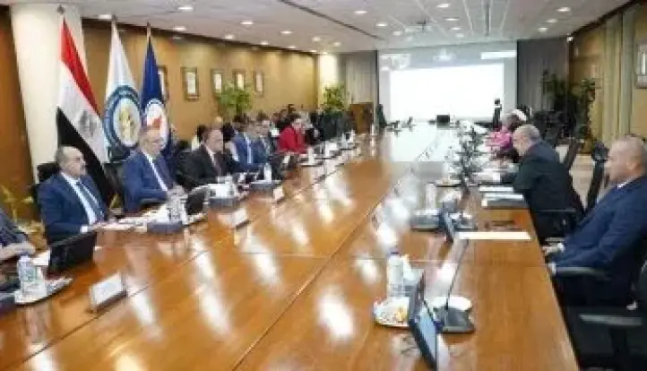 رئيس هيئة البترول: العمل على خفض تكلفة إنتاج البرميل بزيادة الإنتاج وترشيد الاستهلاك