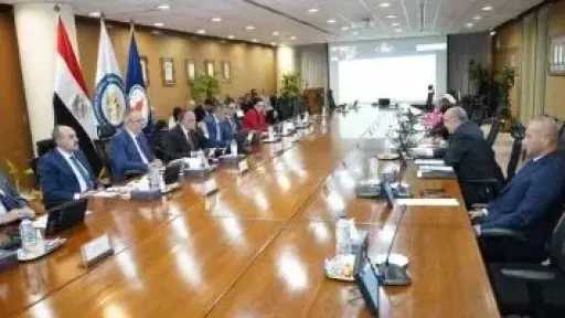 رئيس هيئة البترول: العمل على خفض تكلفة إنتاج البرميل بزيادة الإنتاج وترشيد الاستهلاك