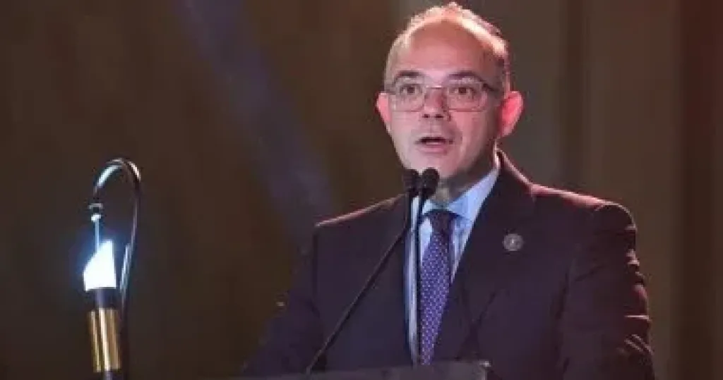 فرض رسم صادر على صنف نفايات وفضلات وقصاصات من مطاط بواقع 5 الآف جنيه للطن