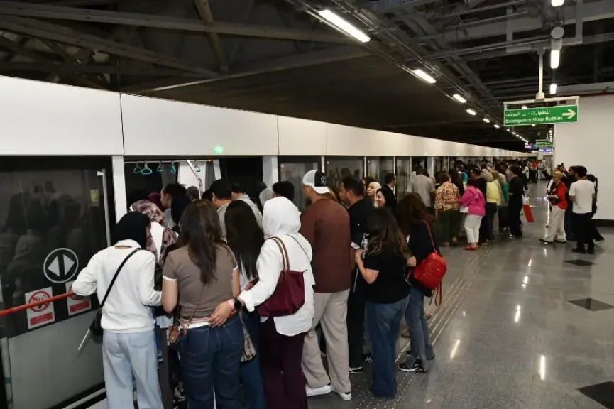 «النقل»: توفير وسائل دفع متنوعة بمترو الأنفاق وقطار LRT ومونوريل شرق النيل | صور