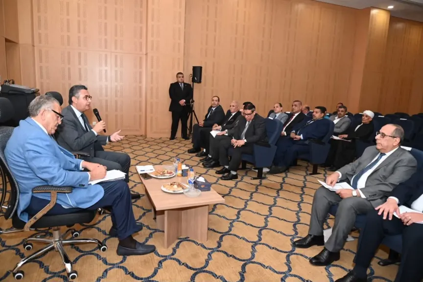 وزير التموين يبحث مع اللغرف التجارية وشعبة المواد الغذائية تطوير منظومة السلع التموينية وحل مشكلات أصحاب المنافذ