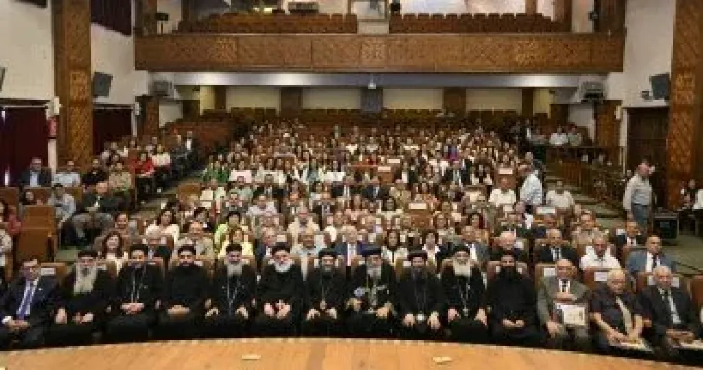 البابا تواضروس يلتقى أساتذة جامعة الإسكندرية ويؤكد: أستاذ الجامعة نموذج للاجتهاد والتشجيع