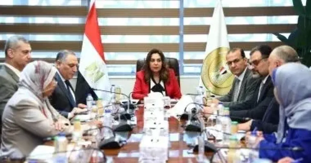 منال عوض تتابع تفعيل قرار مراجعة واعتماد الحدود الإدارية للمحافظات
