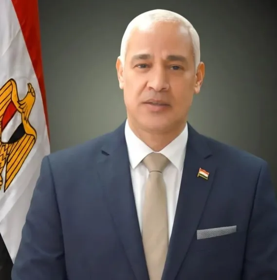 الدكتور عبدالمولى يصدر قرارات بتعيين وتجديد تعيين رؤساء الأقسام بعدد من كليات