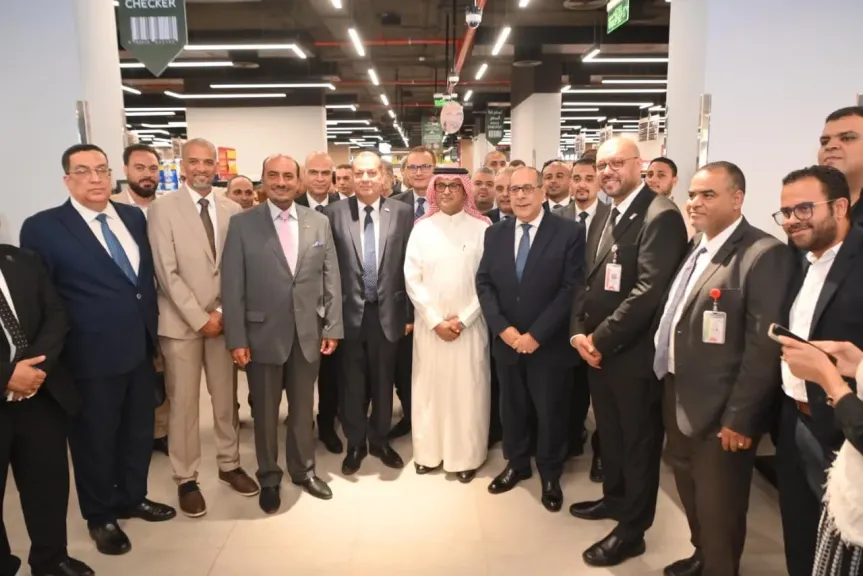 باستثمارات تتجاوز 150 مليون جنيه.. رئيس «القابضة الغذائية » يفتتح فرع «بنده» الحديد مدينة نصر