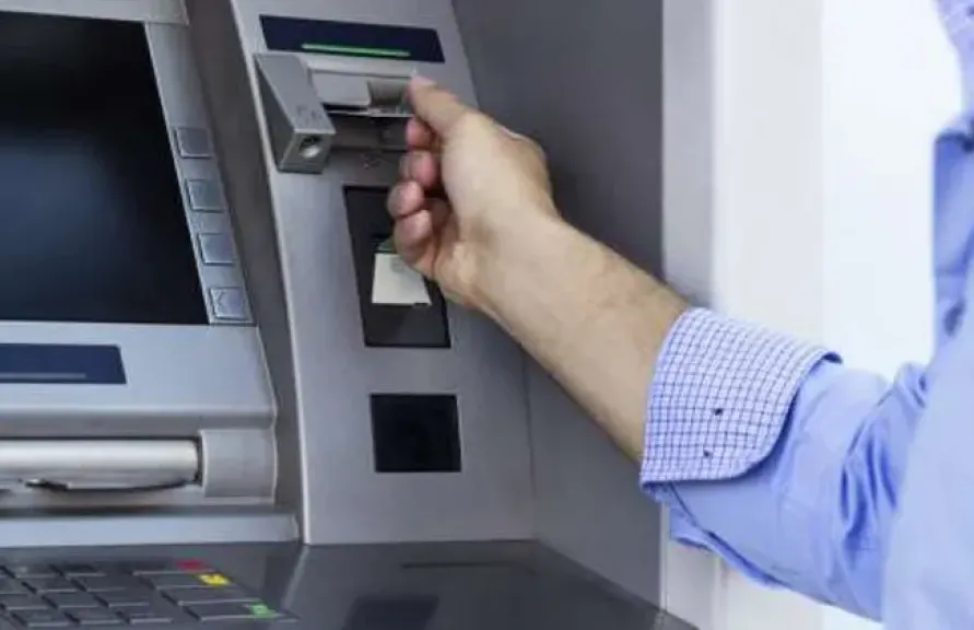 اخر قرارات البنك المركزي .. رسوم السحب من ماكينات ATM والحد الأقصى ورسوم التحويل عبر إنستاباي