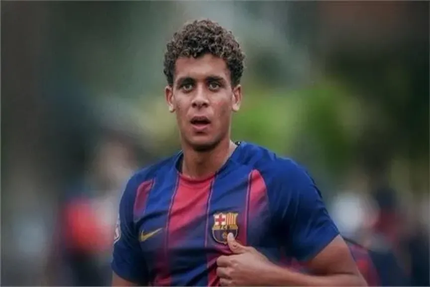 مهاجم برشلونة الجديد.. هل يحمي مستقبل حمزة عبد الكريم أم يهدد مكانه؟
