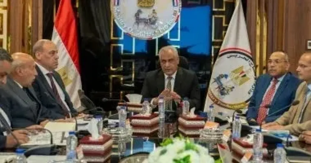 ”جمبلاط” يتابع الموقف التنفيذى لخطط تطوير الشركات المصنعة للذخائر