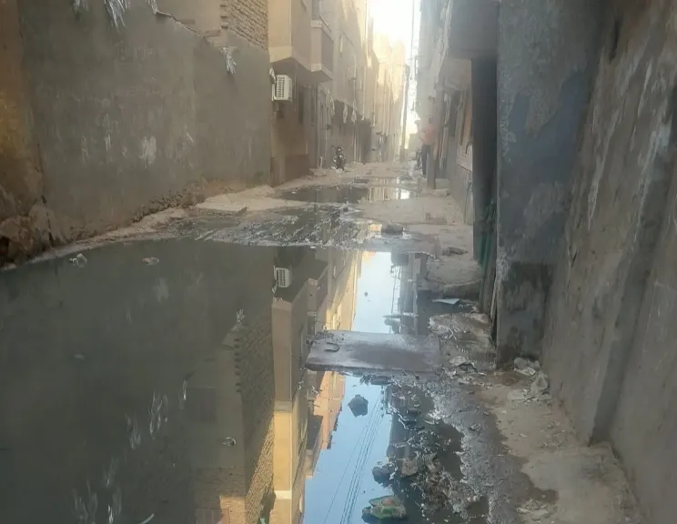 كارثة على شاطئ النيل بالواسطى تسريبات الصرف الصحي تتكرر ومياه ملوثة تصب في النيل