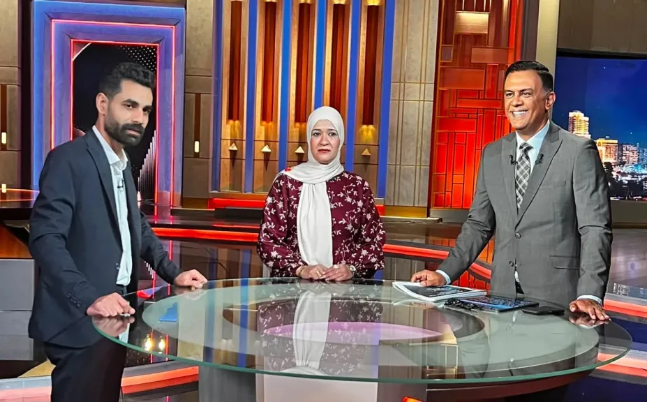 ” من ماسبيرو ” يحتفي بقصة المحبة التي دفعت ” مينا ” إلى المشاركة في مسابقة القرآن للفوز برحلة عمرة لجارته المسلمة