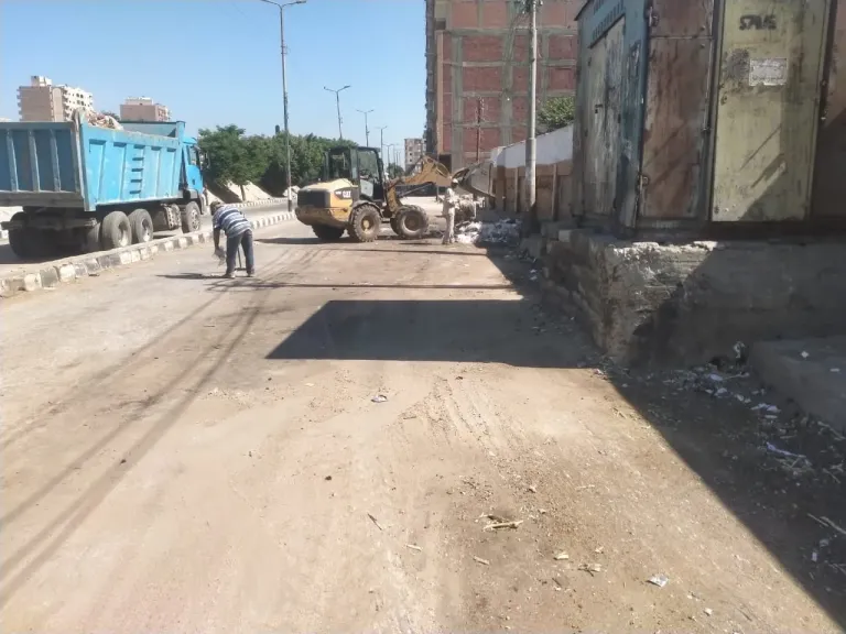 محافظ أسيوط: تكثيف حملات النظافة صباحًا ومساءً بديروط ورفع المخلفات