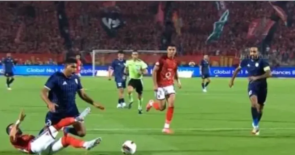 الأهلي يتأخر أمام الشرقية إنبي 2-1 في الشوط الأول.. وضربة جزاء مهدرة
