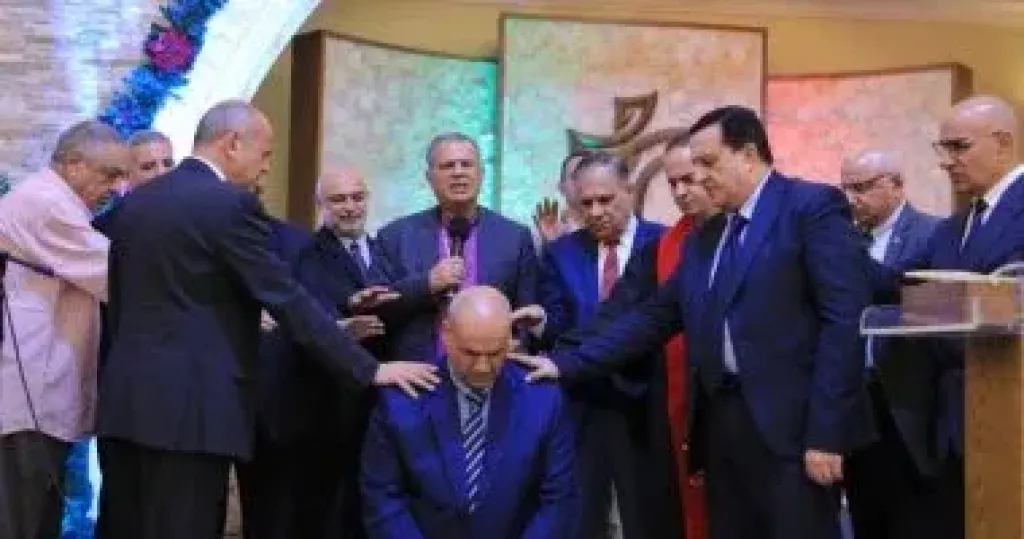 رئيس الطائفة الإنجيلية يشهد رسامة شيخ جديد وانضمام أعضاء بكنيسة شبرا النزهة