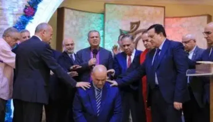رئيس الطائفة الإنجيلية يشهد رسامة شيخ جديد وانضمام أعضاء بكنيسة شبرا النزهة