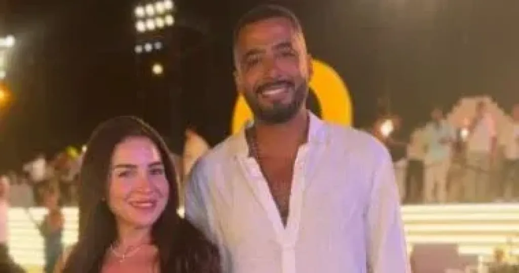 مى عز الدين مع عصام السقا فى صورة.. وتعلق: أخويا الجدع