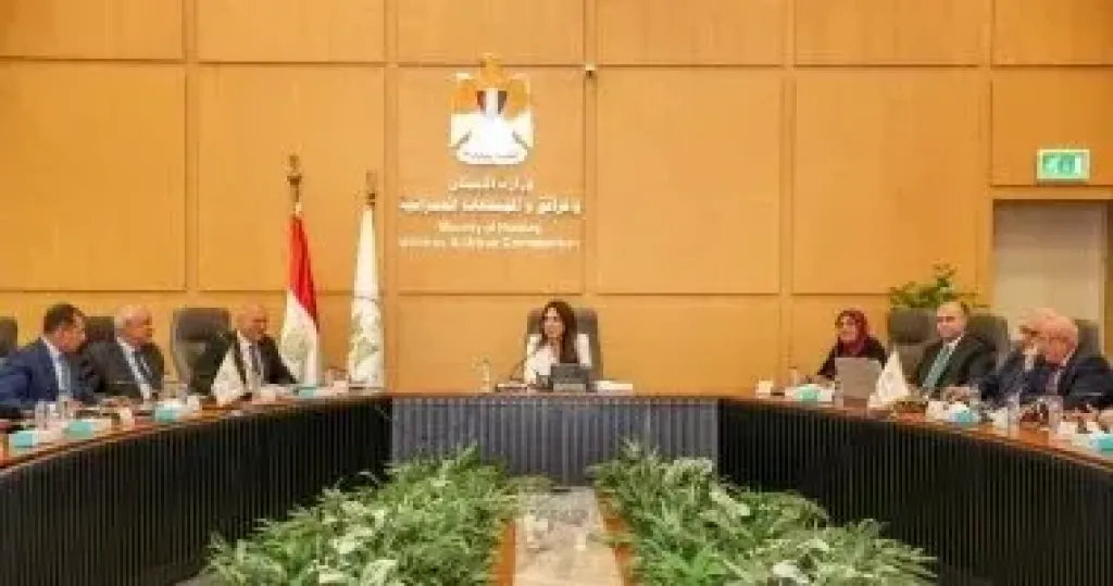 وزيرة الإسكان تتابع موقف منظومة مياه الشرب والصرف الصحي