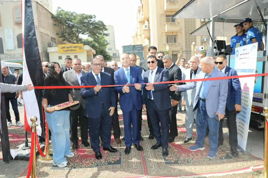 محافظ القاهرة يفتتح ”سوق اليوم الواحد” بوسط البلد بتخفيضات تصل لـ 20%