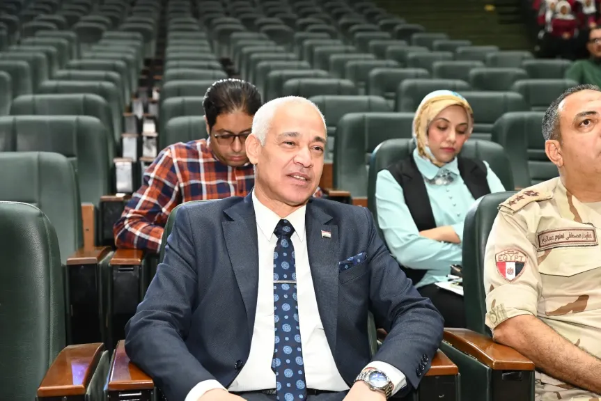 رئيس جامعة أسيوط يشهد فعاليات دورتي التربية العسكرية والوطنية رقم (17) للطلاب