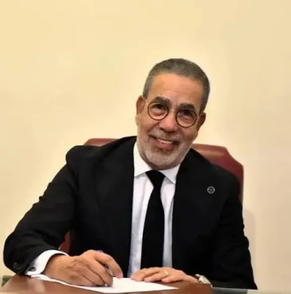 مدحت العدل: نتلافى أخطاء مسلسل حليم ونقدمه في المسرحية بشكل مختلف