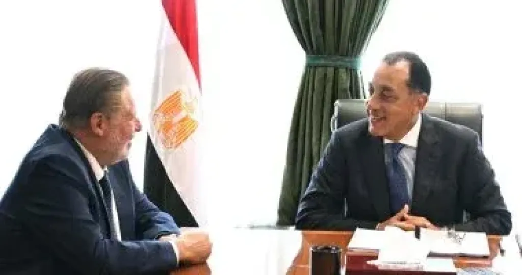 رئيس الوزراء يلتقي محافظ البنك المركزي لمتابعة التنسيق المشترك في الملفات الاقتصادية