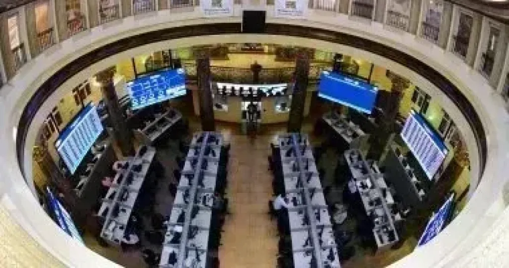 خريطة تعاملات الكبار بالبورصة.. ملايين الأسهم تتنقل بين راية وفورى وبالم هيلز