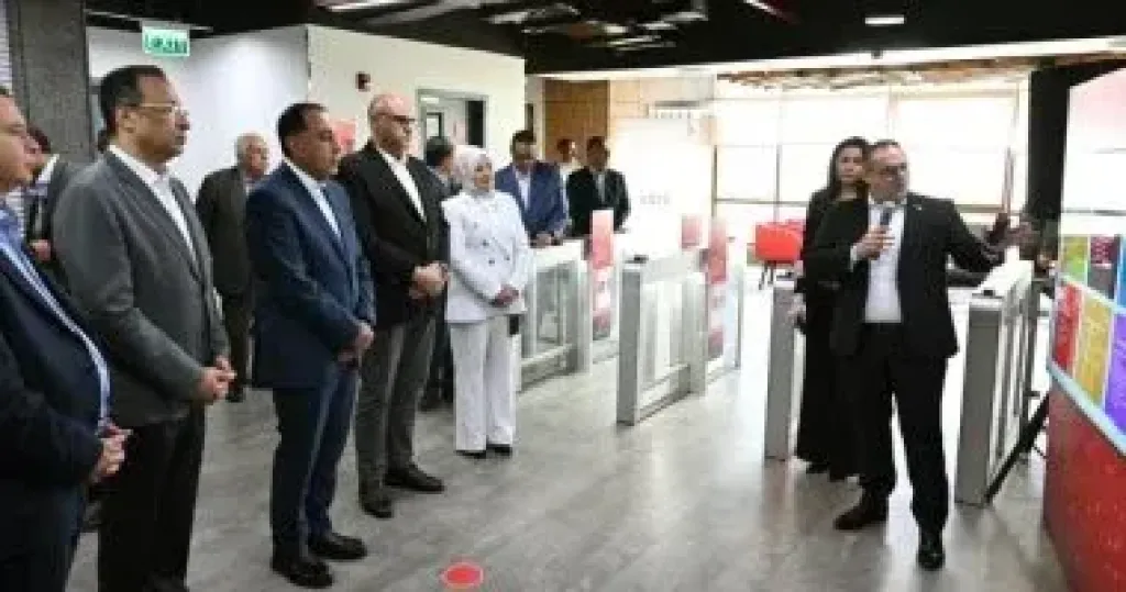 رئيس الوزراء يزور شركة فودافون للحلول الذكية «VOIS»