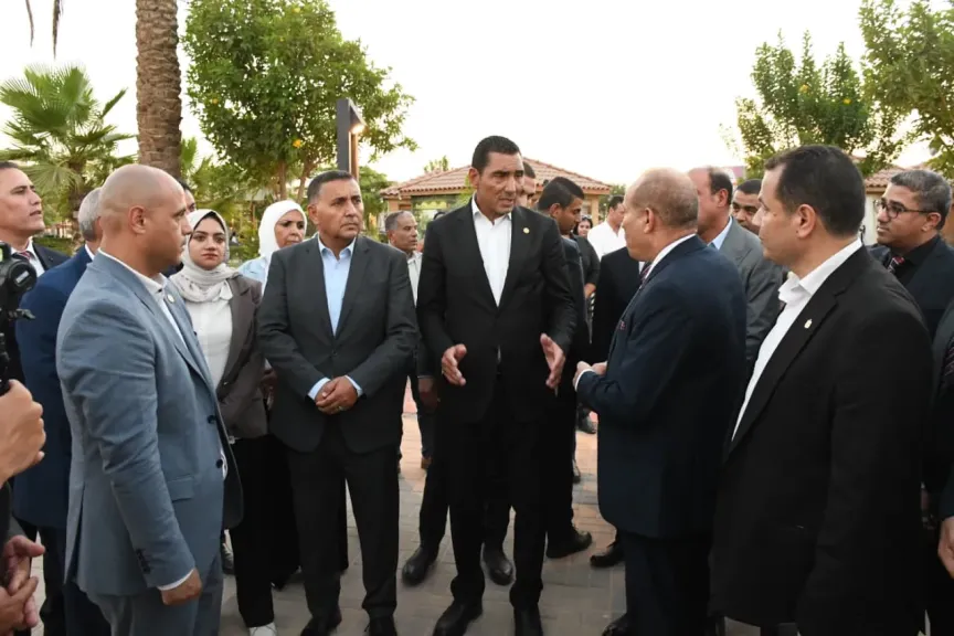 وزير الشباب والرياضة ومحافظ القليوبية افتتح عدداً من الشخصيات الرياضية بنادي العبور الرياضي
