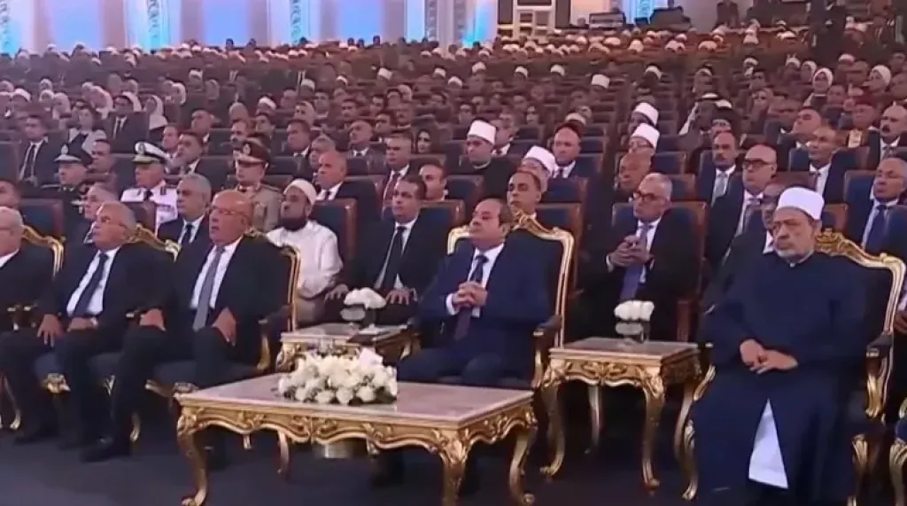 الرئيس السيسي يوجه الحكومة بالمتابعة الوثيقة لاحترام العقود المبرمة مع المواطنين ارتباطًا بالمشروعات العقارية