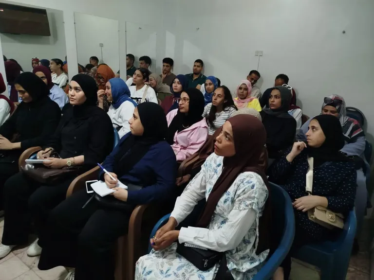 شباب الخريجين بالأقصر يدرب 65 شابًا وفتاة على أساسيات العمل في السياحة والطيران| صور