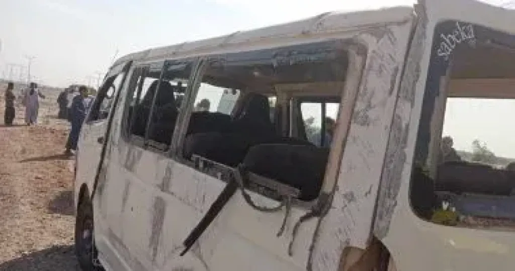 إصابة 6 أشخاص إثر انقلاب ميكروباص بمحور الأوتوستراد