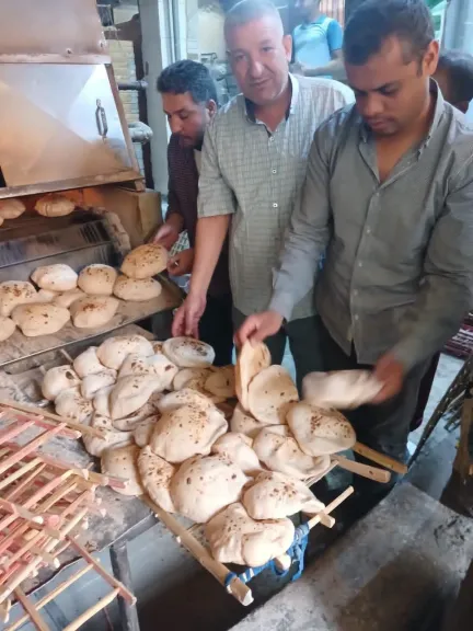 محافظ : 130 محضرًا للمخابز بالمراكز والأحياء .. حملات مكثفة لضبط وزن وجودة الخبز