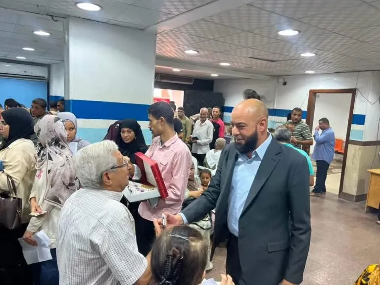 نموذج إيجابي من داخل أحد مكاتب التأمينات.. حسن استقبال المواطنين ولفتة إنسانية بمناسبة المولد النبوي