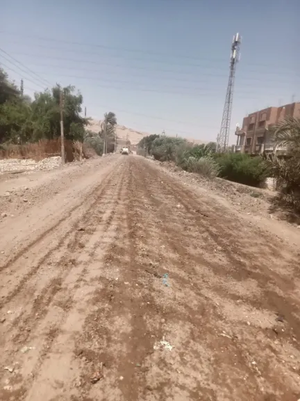 محافظ أسيوط: استكمال تمهيد وتسوية طريق العفادرة وتاسا بساحل سليم لتيسير