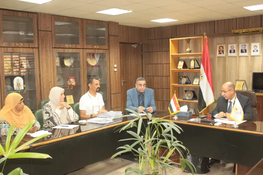 لجنة مواجهة الكوارث بجامعة أسيوط تبحث دعم العاملين وتخفيف الأعباء المالية عنهم