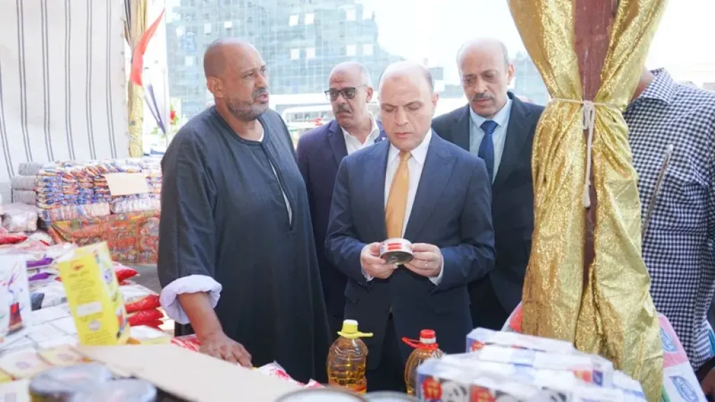 محافظ الغربية يراجع الأسعار داخل سوق اليوم الواحد في سبرباي بطنطا| صور